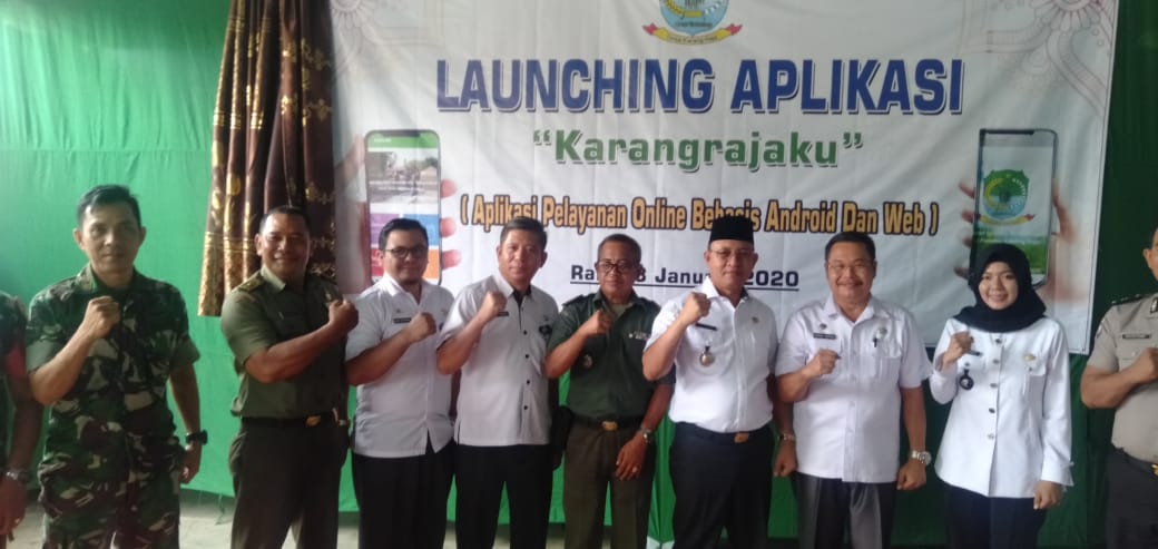 Pose bersama seusai launching aplikasi Karang RajaKu