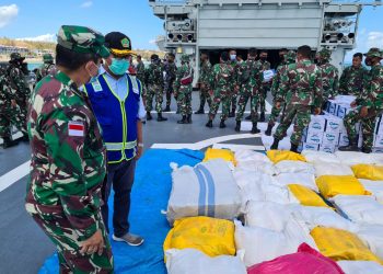 PTBA Bantu Korban Siklon Tropis Seroja NTT