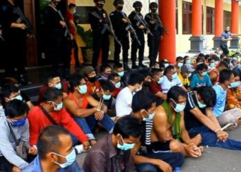 Polisi Gerebek Kampung Narkoba di Tanggo Buntung Palembang, Amankan 65 Orang dan Sabu 1,5 Kg