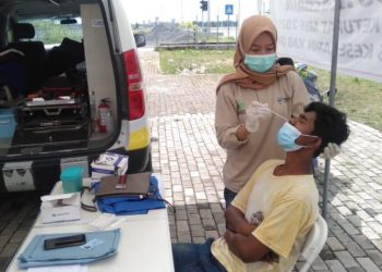 Lintasi OKI, Ratusan Pemudik di tes Antigen, Tiga reaktif