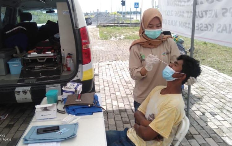Lintasi OKI, Ratusan Pemudik di tes Antigen, Tiga reaktif