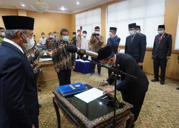 Lantik 8 JPT, Bupati OKI Minta Akselerasi Kinerja