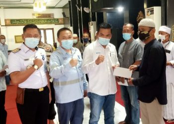 Jelang Idul Fitri, PTBA Serahkan Bantuan Pencegahan Covid-19 Kepada Pengurus Masjid