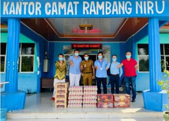 Peduli Masyarakat Disekitar, PLTU SUMSEL-1 Bagikan Ratusan Paket Sembako