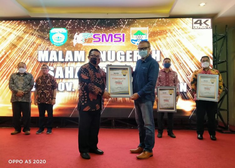 PTBA Terima Penghargaan Sahabat Pers dari SMSI