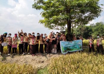 Peringati Hari Pramuka ke-60, Saka Kalpataru Sumsel Kunjungi Desa Proklim Binaan PTBA