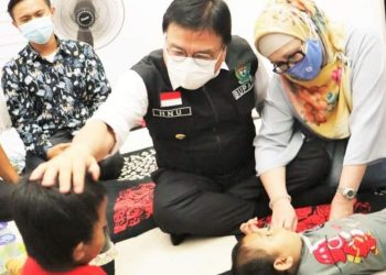 Anak Gizi Buruk Dijenguk Pj Bupati Muara Enim dan Istri