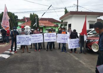 Diduga Terima Gaji Ganda, Oknum Anggota Komisioner KPUD OKI Dilaporkan ke Kejari