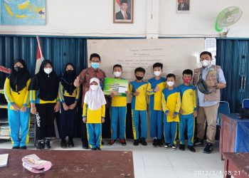 Masjid Agung Sholihin Kayuagung Santuni Anak Yatim Berprestasi