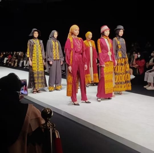 Batik Kujur dari Sentra Industri Bukit Asam Tampil Memukau Diajang IFW 2022