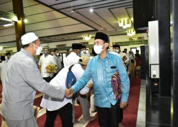 Jajaran Direksi PTBA Shalat Idul Fitri di Masjid Jamik Bukit Asam