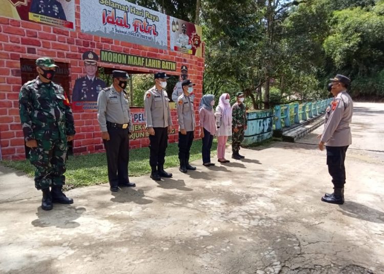 Babinsa Koramil Tanjung Enim Jaga Pos Pengamanan Objek Wisata Air Terjun Bedegung