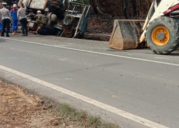 Diduga Sopir Mengantuk, Truk Tanki Pertamina Terbalik dan Terbakar