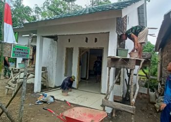 Rumahnya Dibedah Satgas TMMD Ke-113 Kodim 0404 Muara Enim, Filmanto Akui Terasa Mimpi