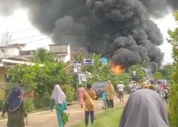 POM Bensin Mini Meledak, Dua Rumah dan Motor Habis Terbakar