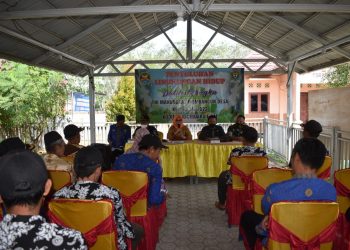 Satgas TMMD Ke-113 Kodim 0404 Muara Enim dan DLH Muara Enim Beri Penyuluhan Pemanfaatan Limbah