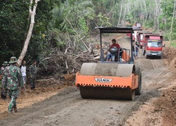 Terima Kasih Pak TNI Jalan Kami Telah di Buka