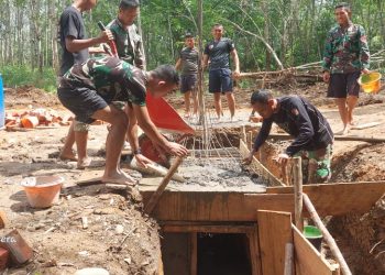 Satgas TMMD Ke-113 Kodim 0404 Muara Enim Mulai Merangkai Besi dan Cor Plat Duiker