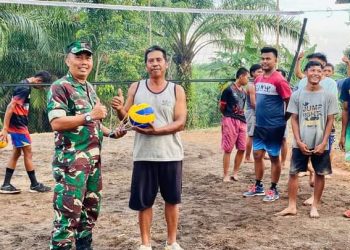 Kapten Inf Agus Sonjaya Bantu Karang Taruna Bola Voli