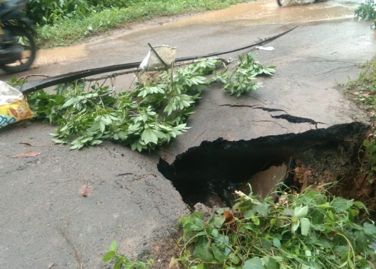Jalan Amblas, Warga Desa Dusun Dalam Belimbing Terancam Terisolir