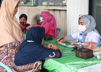 Bantu Korban Banjir, Tim Tanggap Bencana Bukit Asam Evakuasi dan Berikan Pertolongan dengan Sigap