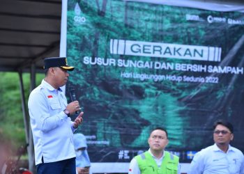 Peringati HLHS, PTBA Gandeng Tripika Gelar Aksi Bersih Sampah Sungai Enim