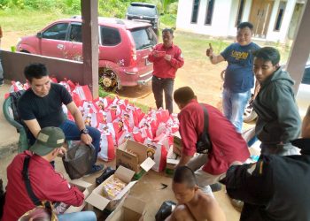 Rayakan HUT Ke-1, FKWS Bagikan Ratusan Paket Sembako