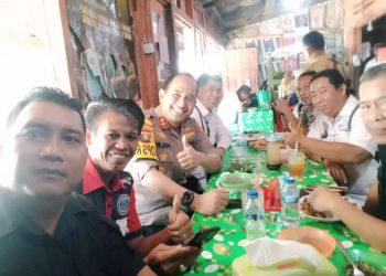 Sederhana, Kapolres OKI Sarapan di Warteg Bersama Rekan Media