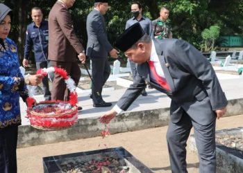 Pj Bupati Muara Enim Pimpin Ziarah Nasional dan Tabur Bunga di TMP Ksatria Pertiwi