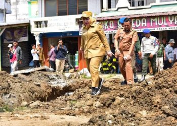 Pastikan Proyek Berjalan Lancar, Bupati Mura Monitoring Pembangunan Jalan Desa