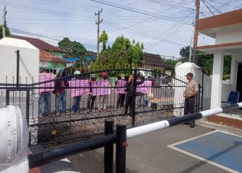 Rekayasa Pertanggungjawaban BOS, Oknum Kepsek SMP Negeri 1 Tanjung Lubuk Dilaporkan ke Kejari