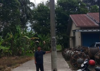 Dinas PUPR Lubuk Linggau Bangun Jalan Tepat Ditengah Tiang Listrik