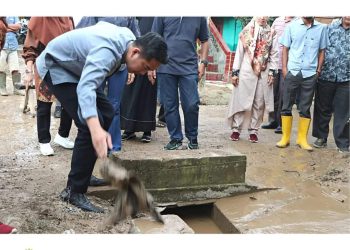 Plt Bupati Muara Enim Bantu Ketersediaan Air Bersih Bagi Warga Terdampak Banjir
