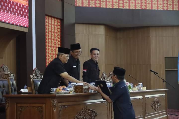 Wakil Walikota Lubuk Linggau Sampaikan Jawaban Eksekutif Atas Pandangan Umum Fraksi-fraksi DPRD