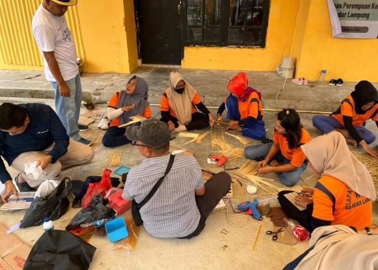 PTBA Latih Warga Binaan Lapas Perempuan Olah Limbah Jadi Beragam Kerajinan