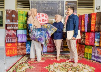 Kembangkan Batik Kujur, Bukit Asam (PTBA) Berdayakan Para Ibu Rumah Tangga