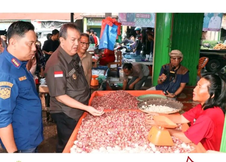 Jelang Natal dan Tahun Baru, Pj. Bupati Muara Enim Pastikan Stabilitas Harga dan Stok Bahan Pokok