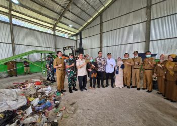 Bukit Asam (PTBA) Serahkan Bantuan Mesin Pemusnah Sampah untuk Muara Enim