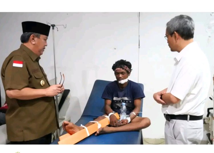 Pj Bupati Muara Enim Beri Santunan Serta Pastikan Lalulintas KA Segera Pulih