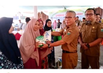 Masyarakat Kecamatan Tanjung Agung Muara Enjm Antusias Serbu Operasi Pasar Murah di Desa Sleman