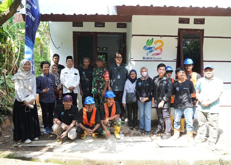 Bantuan Bedah Rumah, Bukti Nyata Kepedulian Bukit Asam Untuk Masyarakat