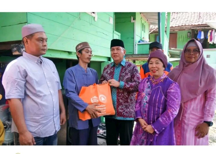 Pj Bupati Muara Enim Santuni Keluarga Korban Tenggelam di Sungai Enim