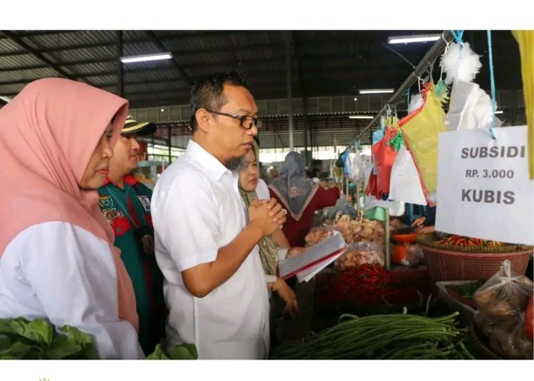 Pemkab Muara Enim Gelar Hari Operasi Pasar Murah di Pasar Inpres, Sayur dan Ikan Paling Diserbu 