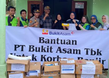 Bantuan Kemanusiaan Disalurkan Bukit Asam (PTBA) untuk Korban Banjir di Ulak Pandan
