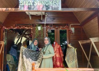 Mitra Binaan Bukit Asam (PTBA) Peroleh Hak Cipta Motif Batik Kujur dan Songket
