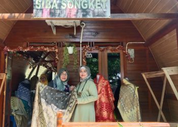 Ramah Lingkungan, Kerajinan Songket Binaan Bukit Asam (PTBA) Gunakan Pewarna Alami