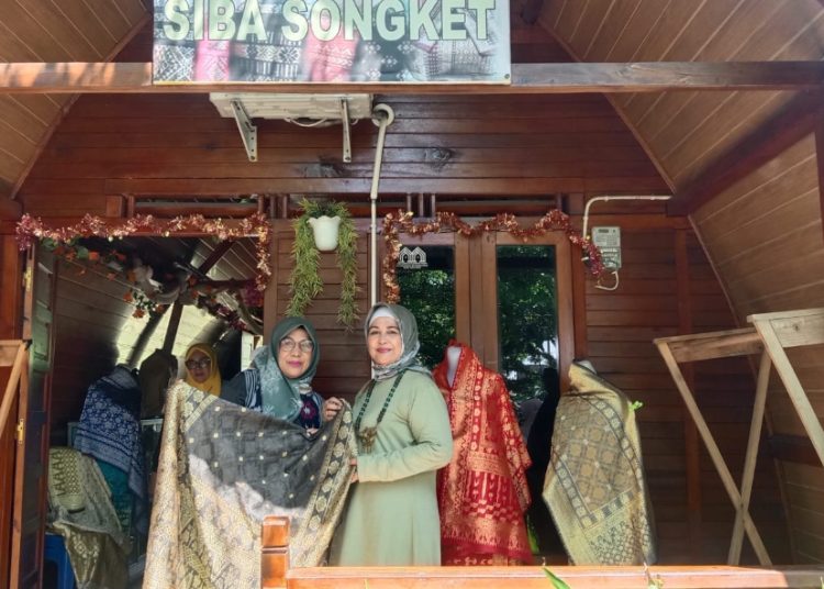 Ramah Lingkungan, Kerajinan Songket Binaan Bukit Asam (PTBA) Gunakan Pewarna Alami