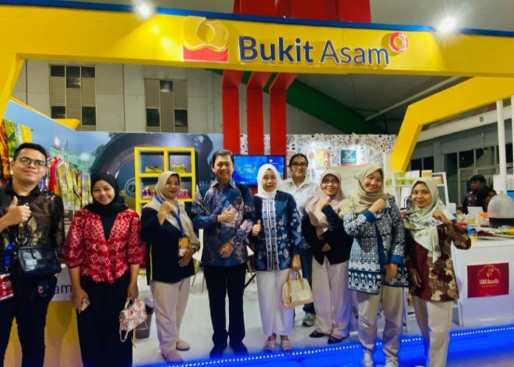 Mitra Binaan Bukit Asam (PTBA) Ramaikan Puncak Hari UMKM Nasional 2024