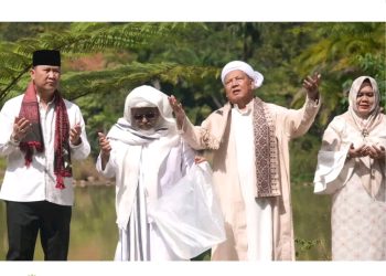 Pj. Bupati Muara Enim Serahkan Bantuan Serta Tebar Benih Ikan di Ponpes Asuhan KH. Gerentam Bumi