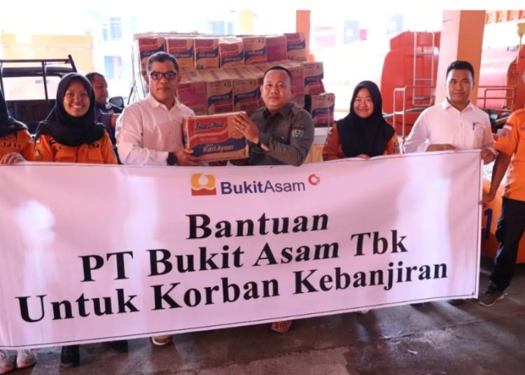 PTBA Gerak Cepat Salurkan Bantuan Korban Banjir di Muara Enim